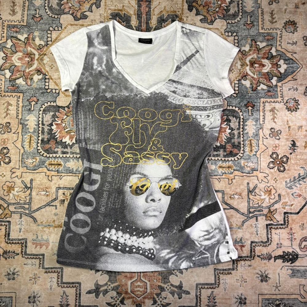 Vintage Coogi Fly & Sassy Graphic T Shirt Sz Large White V Neck Short Sleeve Y2K